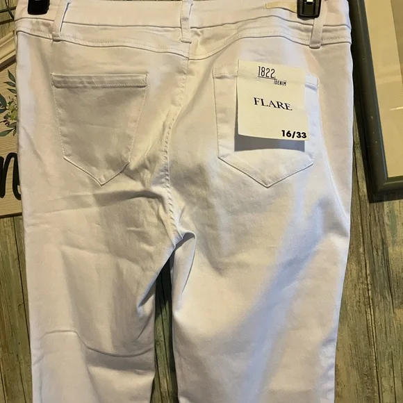 1822 Denim Classic White Pants - Picture 4 of 4